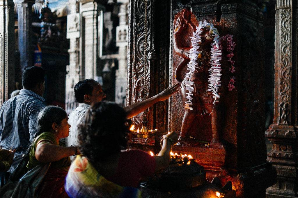 worshipping hanuman image