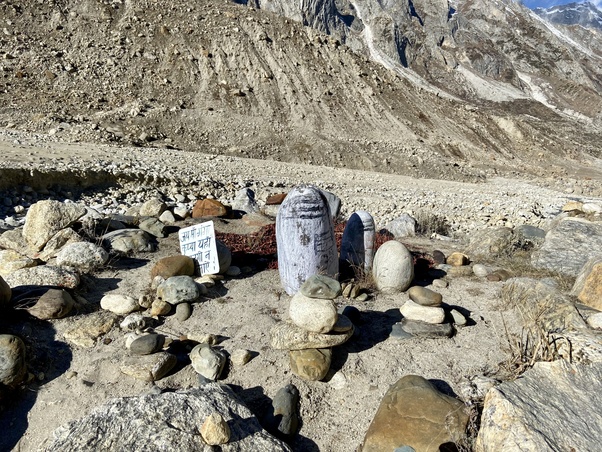 linga near gaumukh image
